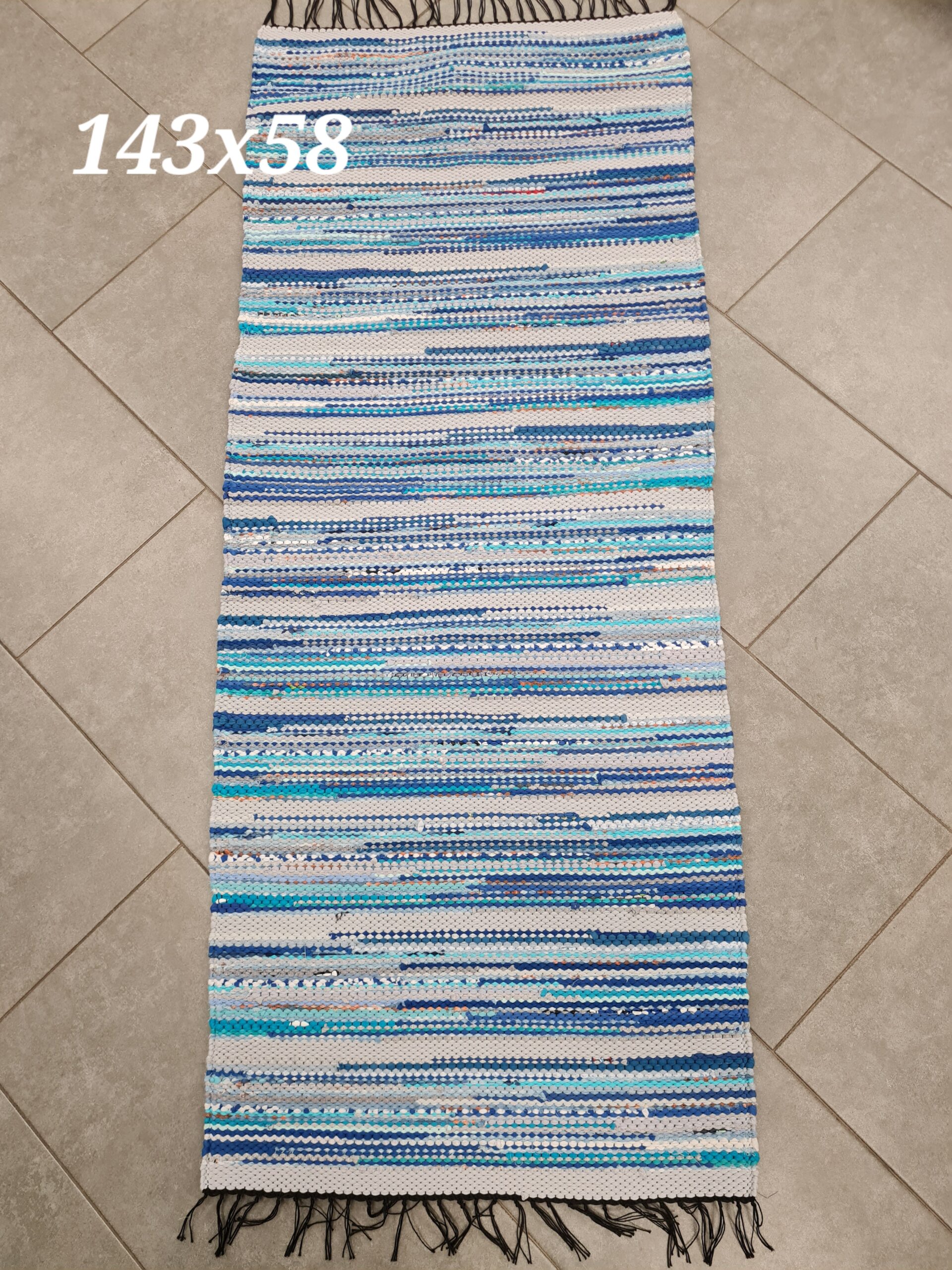 Kaltsuvaip (helesinine-halltriip, 143 x 58 cm)