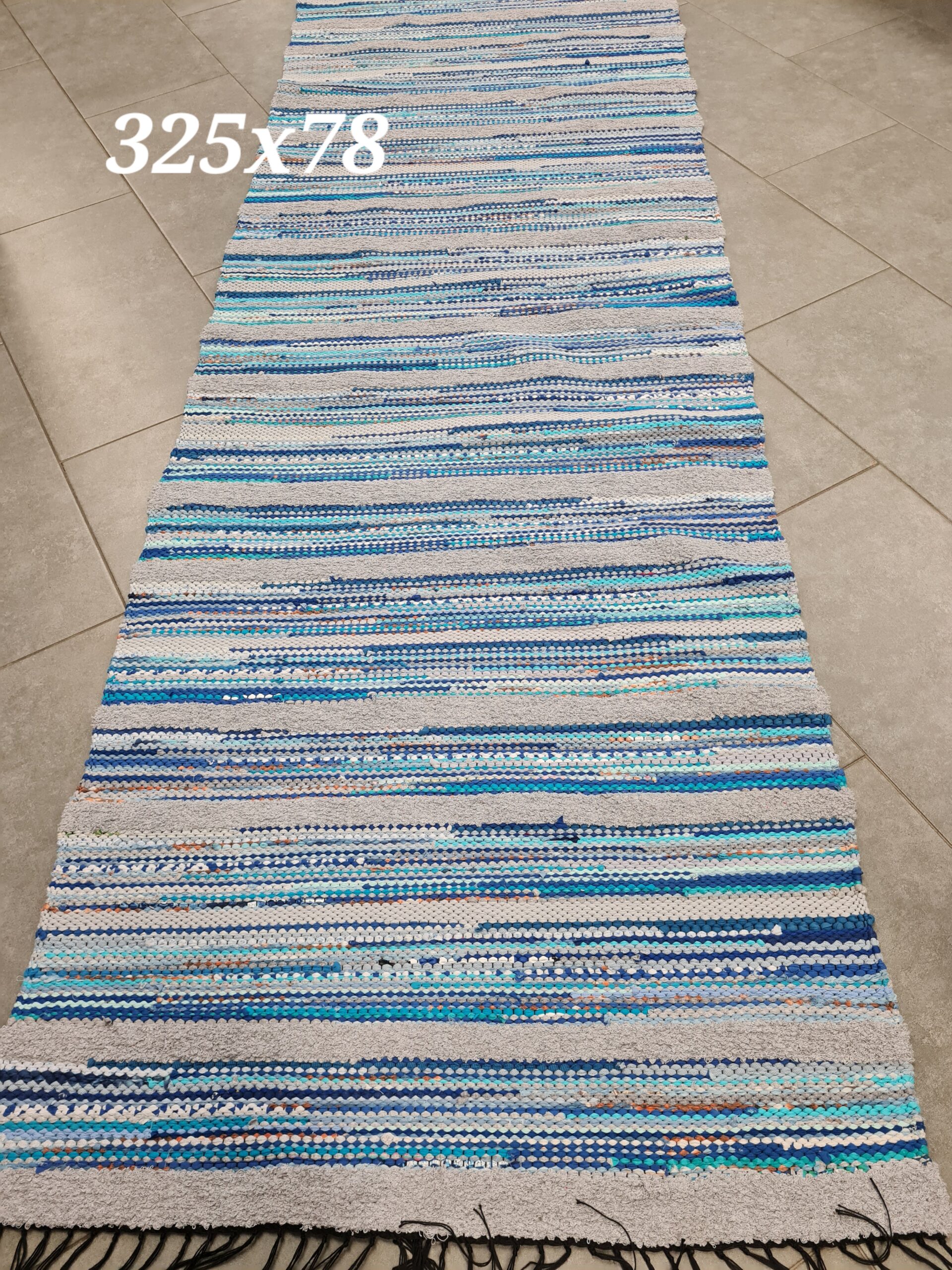 Kaltsuvaip (helesinine-hall, 325 x 78 cm)