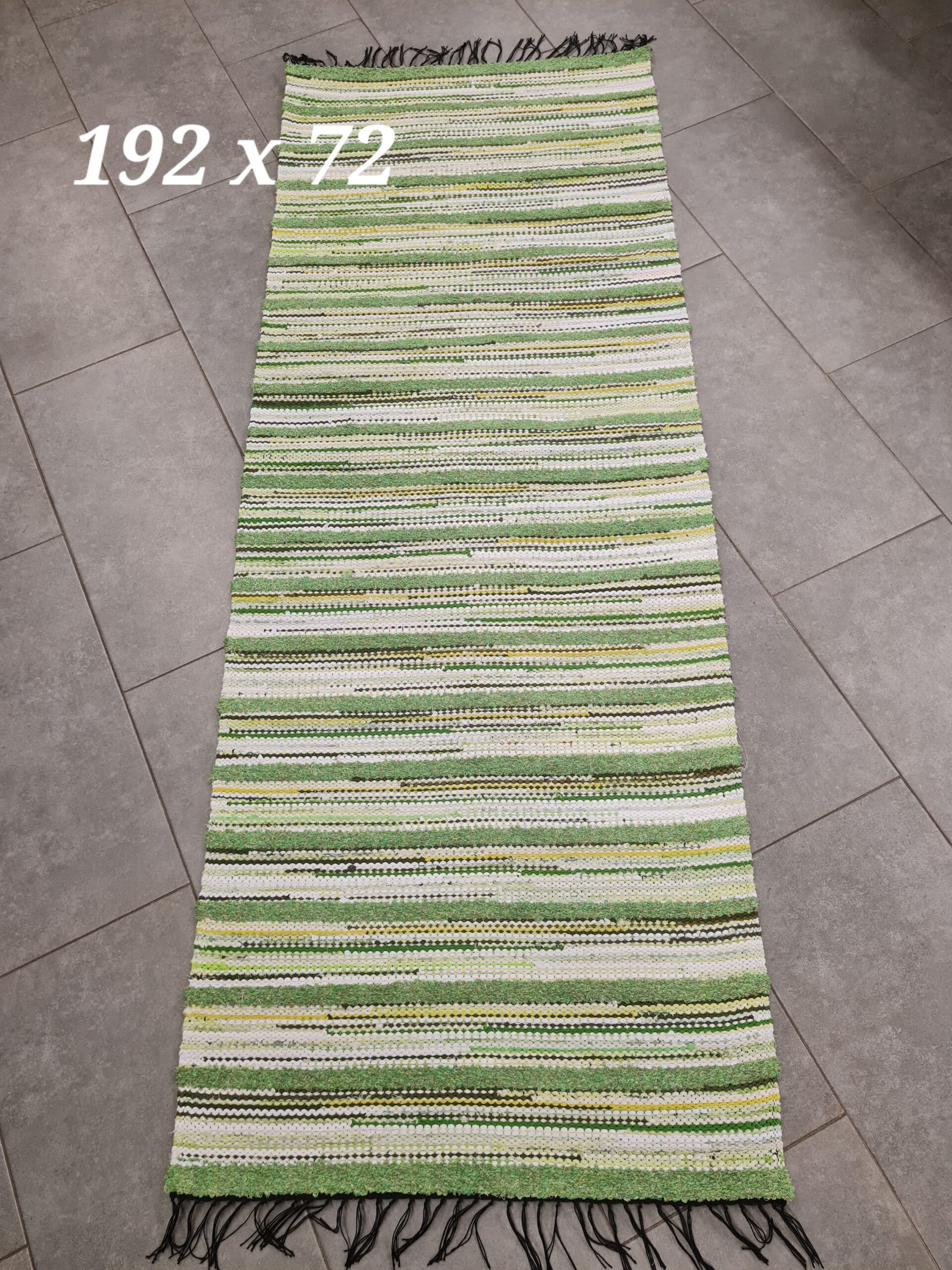 Kaltsuvaip (heleroheline-valge-triip, 192 x 72 cm)