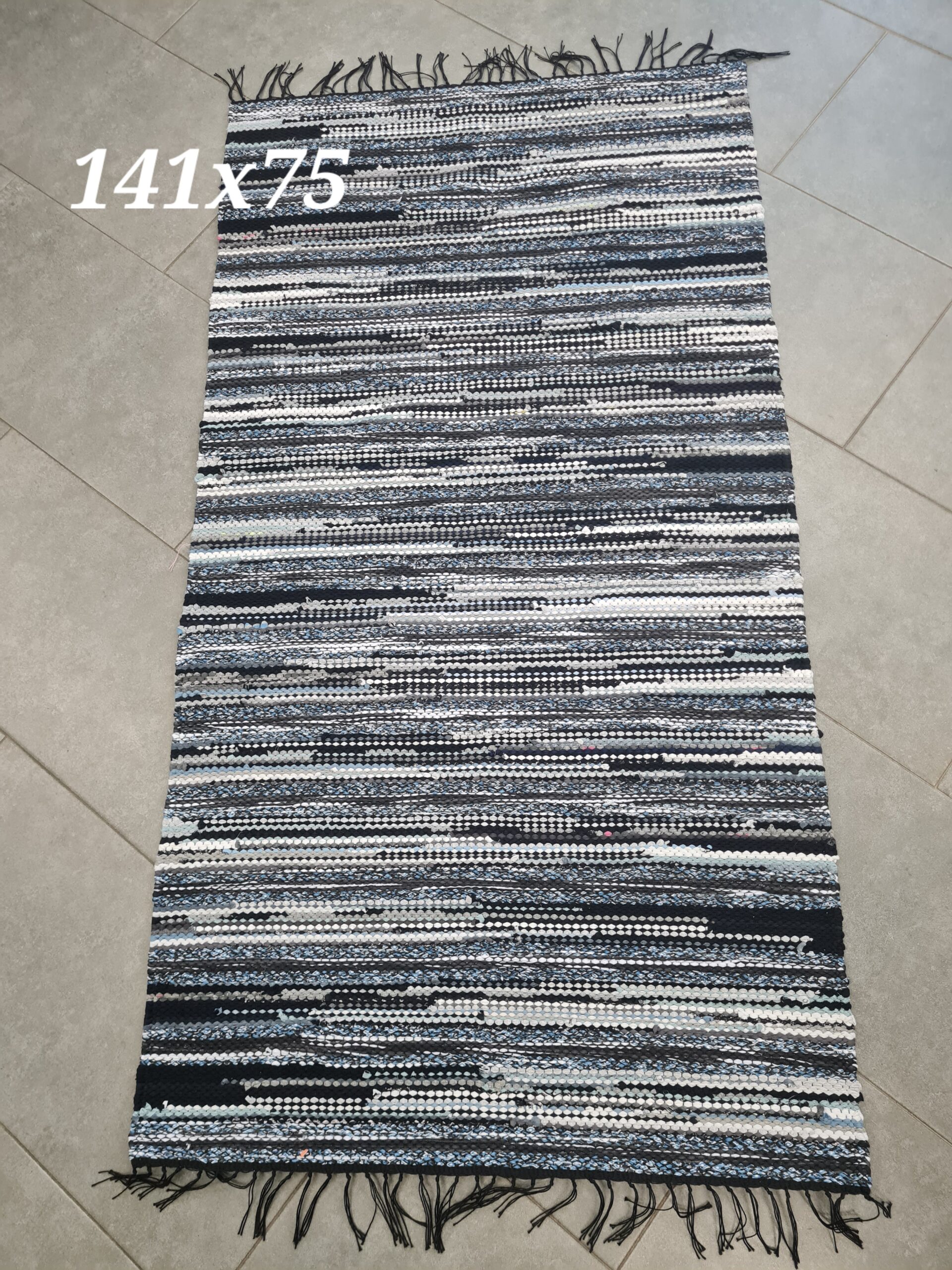 Kaltsuvaip (must-sinine-hall, 141 x 75 cm)