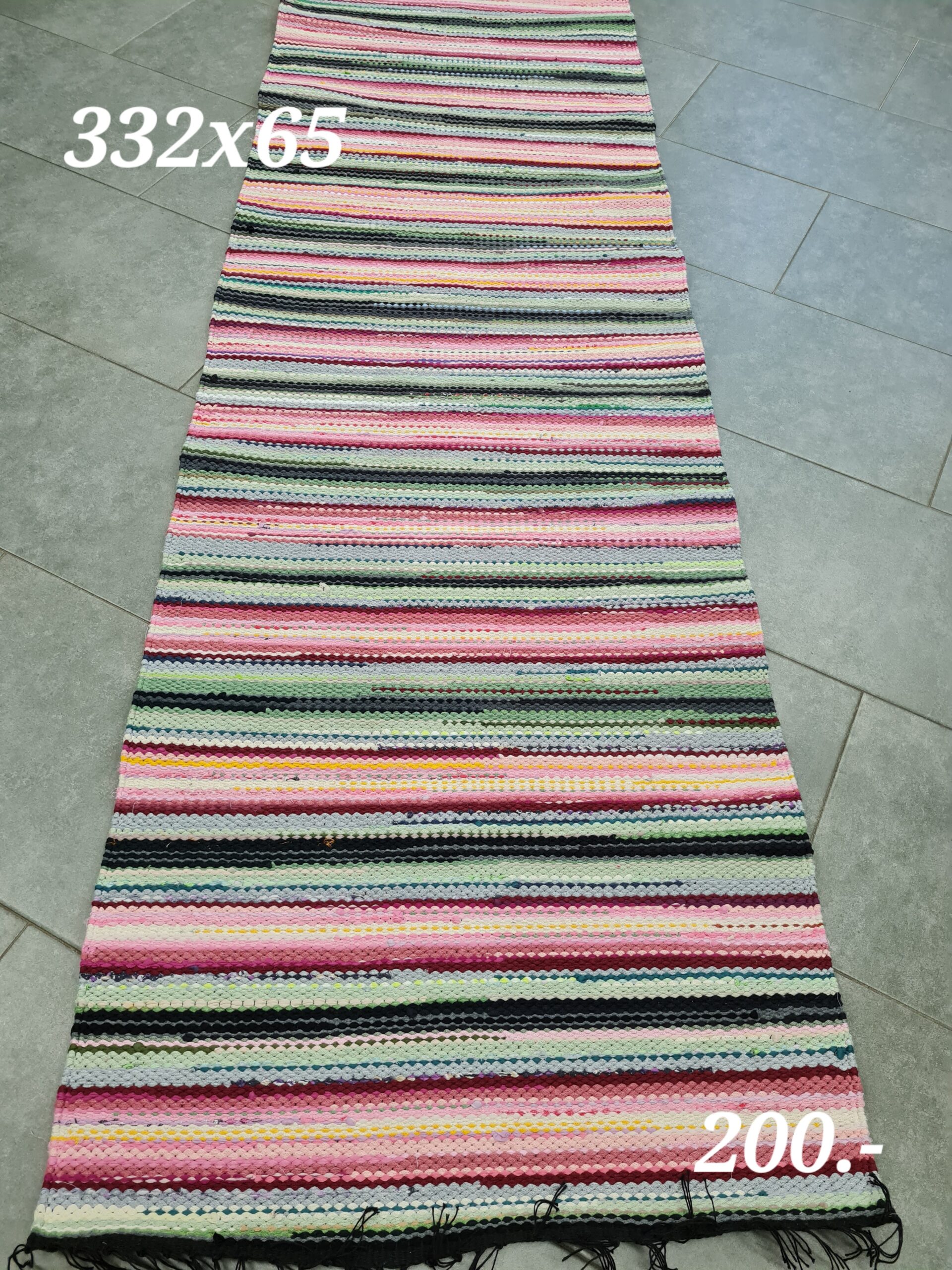 Kaltsuvaip (roheline-roosa-punane, 332 x 65 cm)