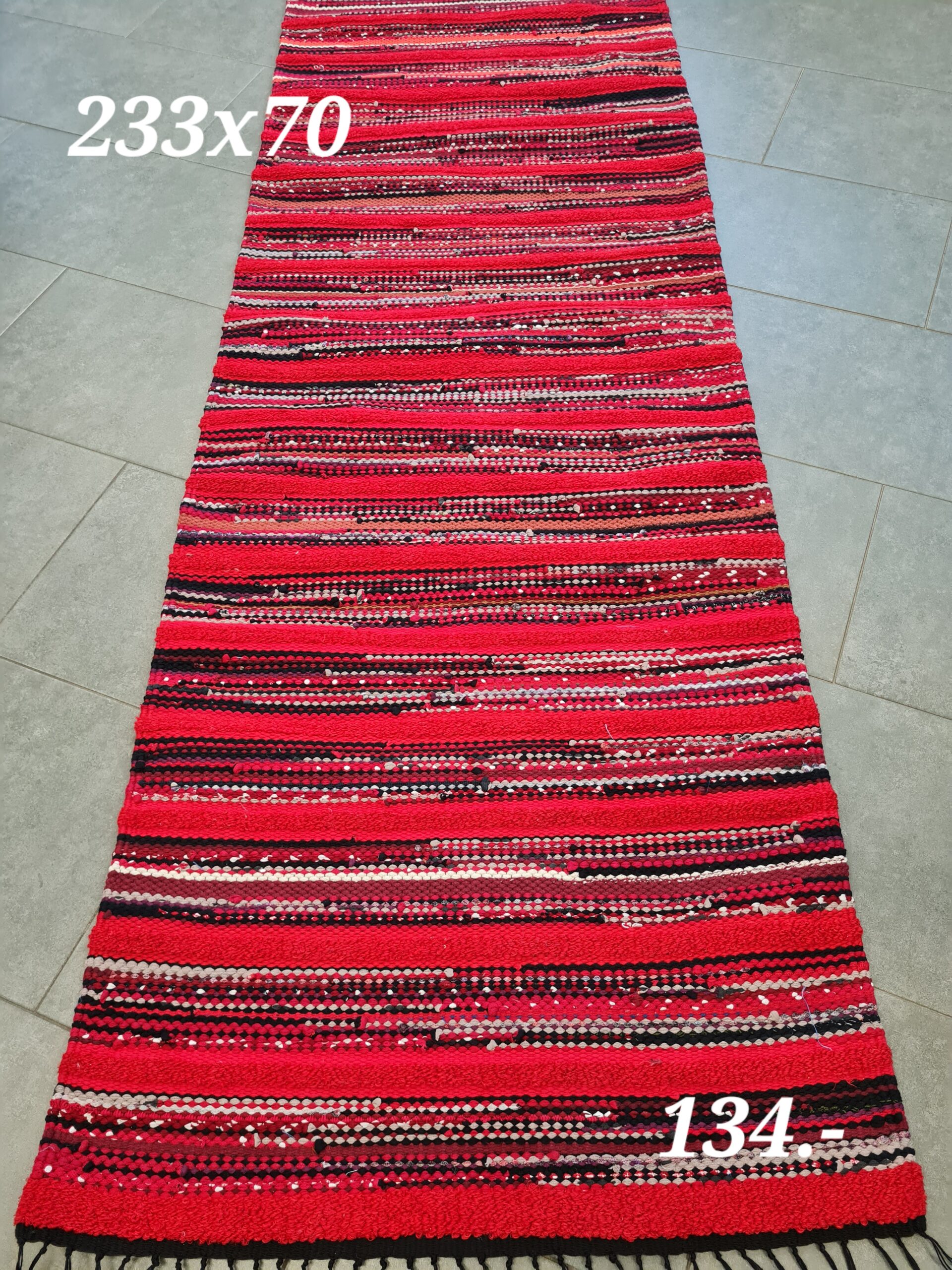 Kaltsuvaip (punane-hall-must, 233 x 70 cm)