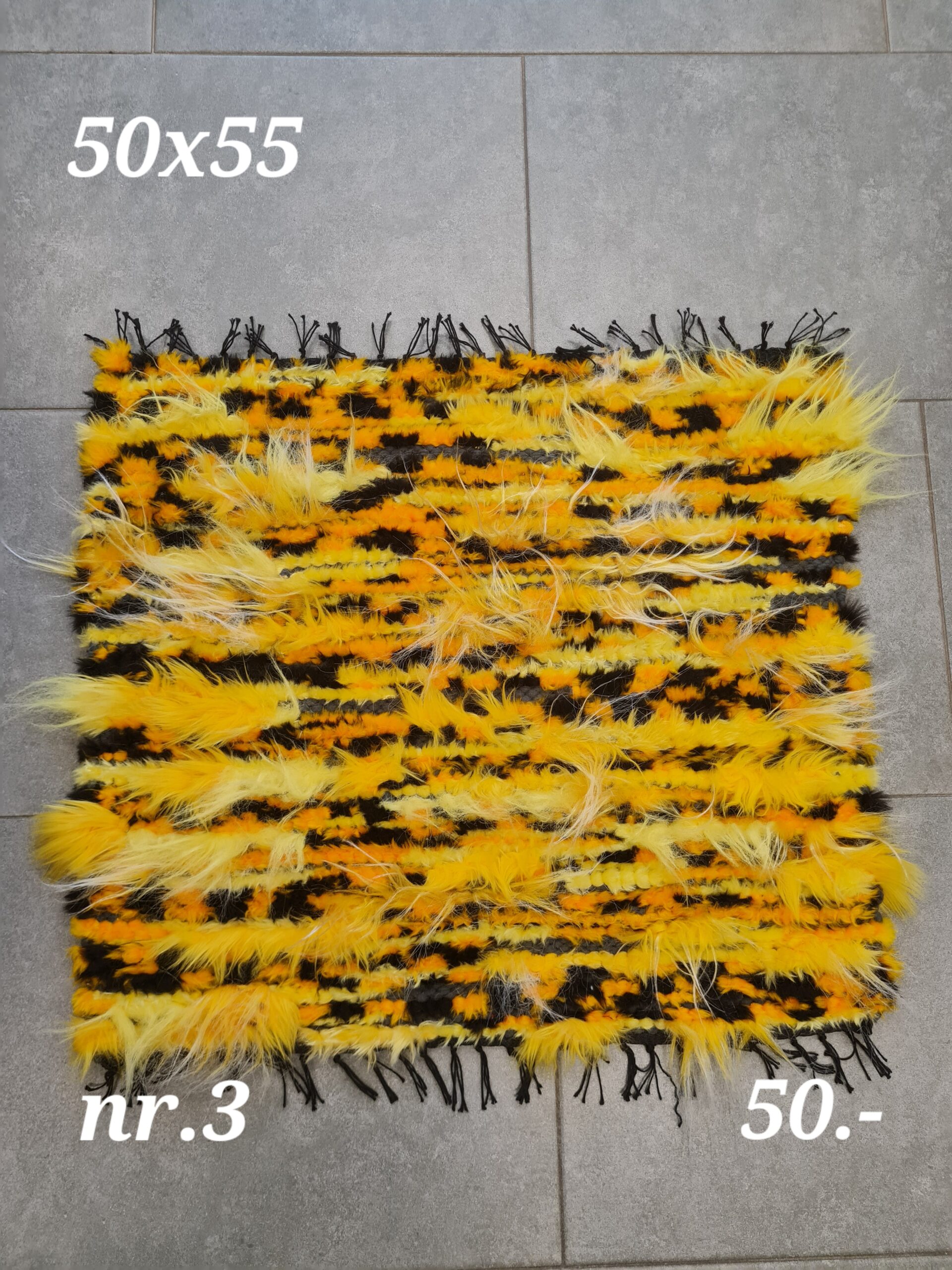 Istmik (must-kollane, 50 x 55 cm, nr 3)