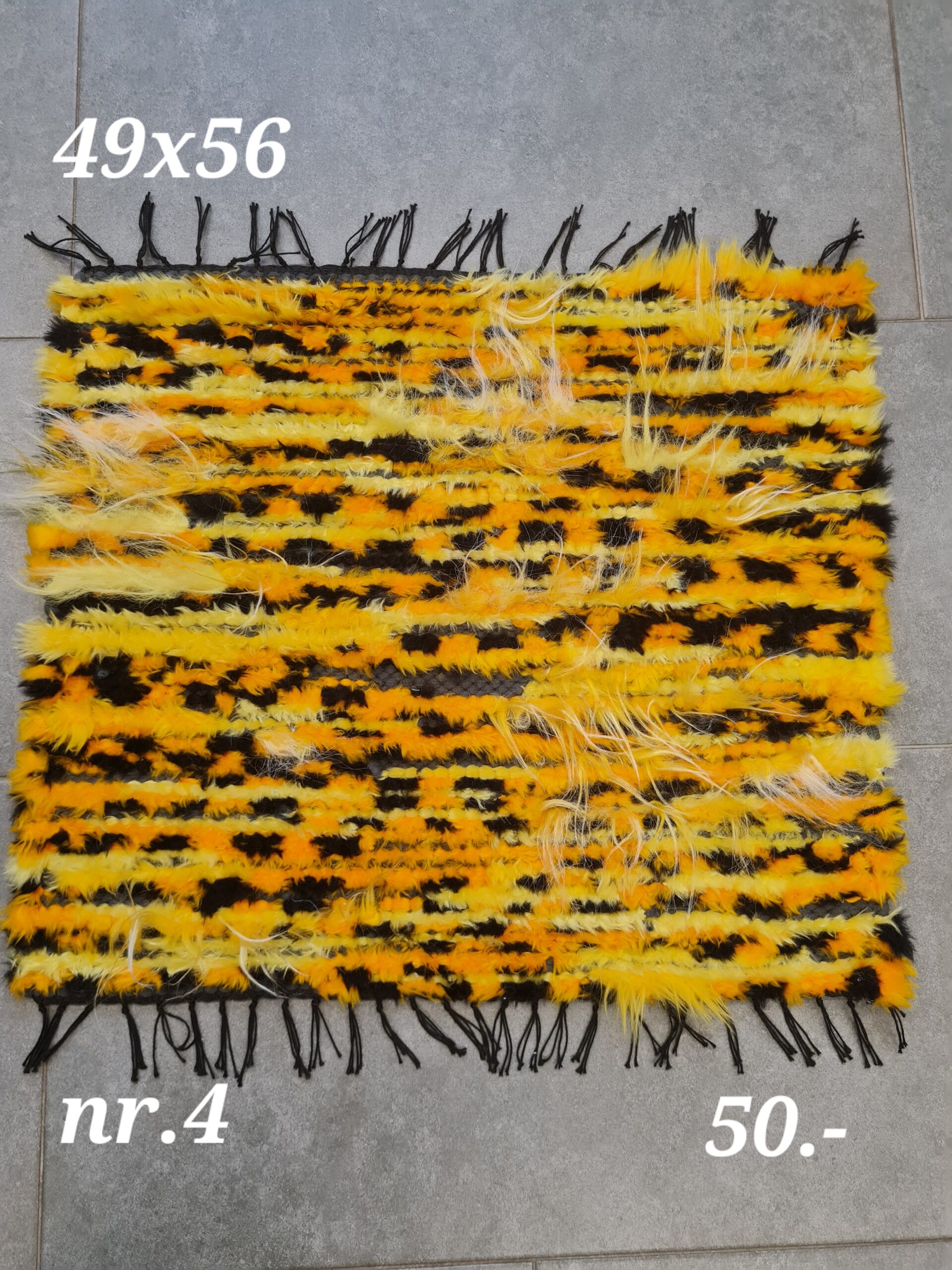 Istmik (must-kollane, 49 x 56 cm, nr 4)