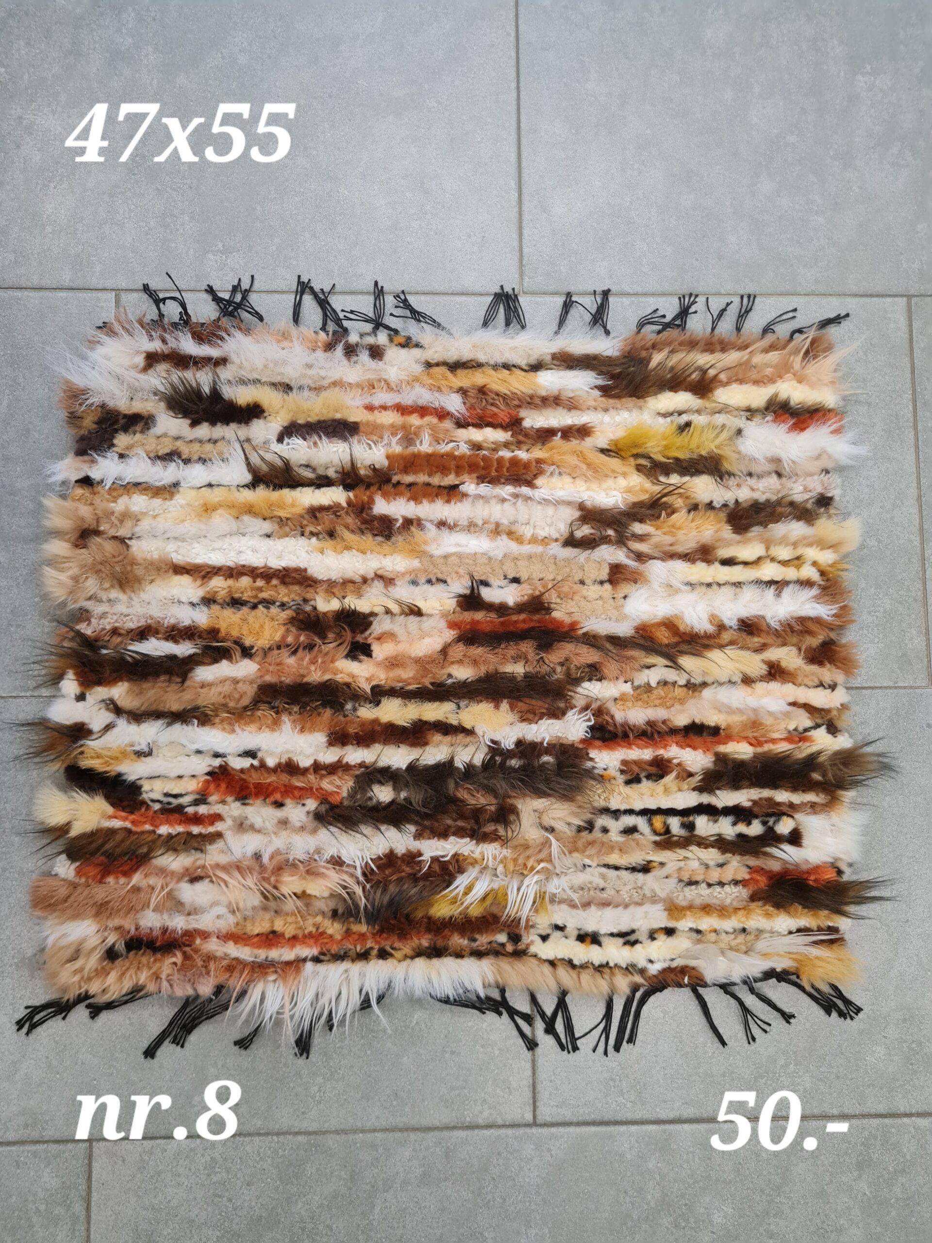 Istmik (pruun-valge-beež, 47 x 55 cm, nr 8)