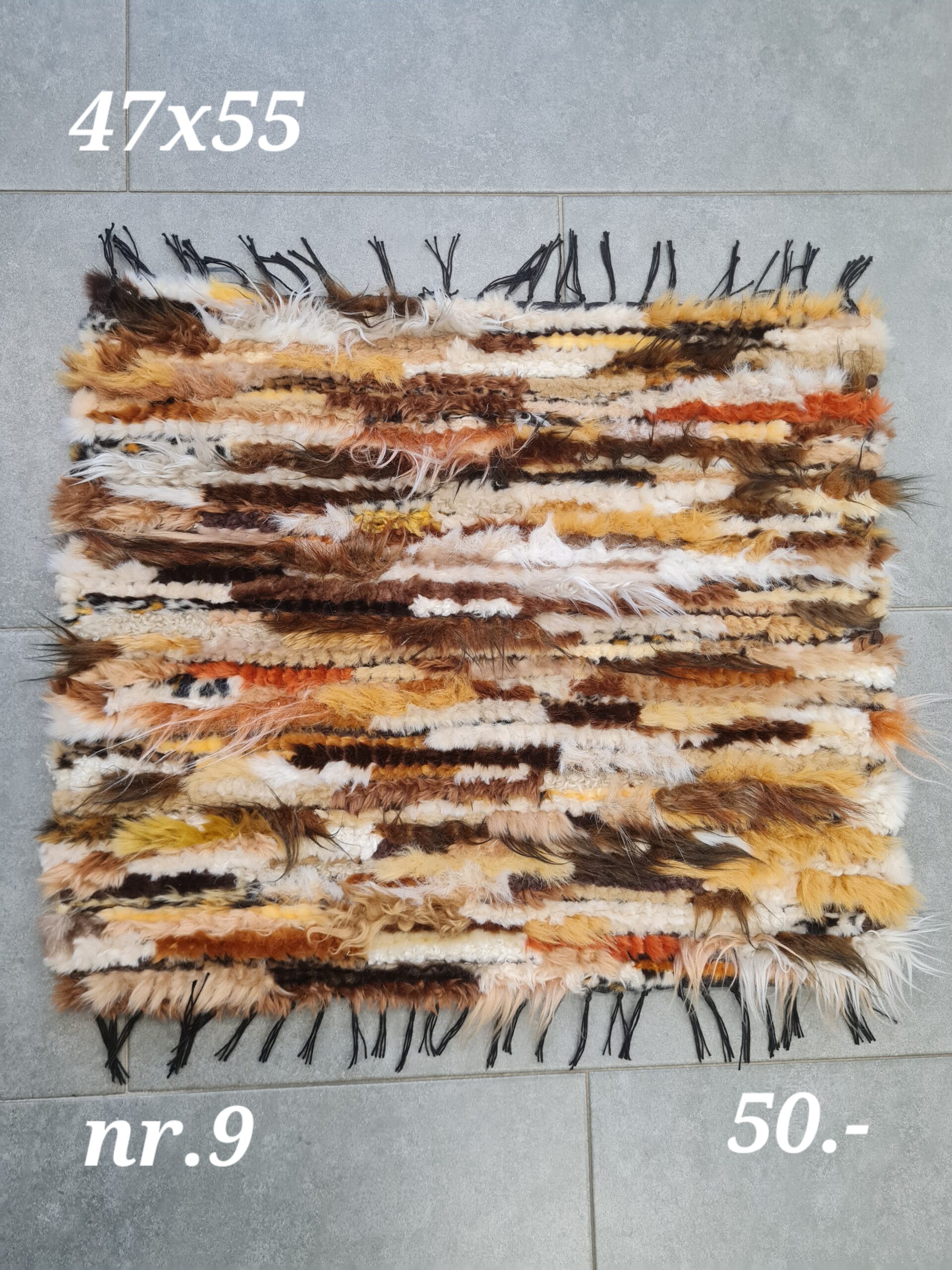 Istmik (pruun-valge-beež, 47 x 55 cm, nr 9)