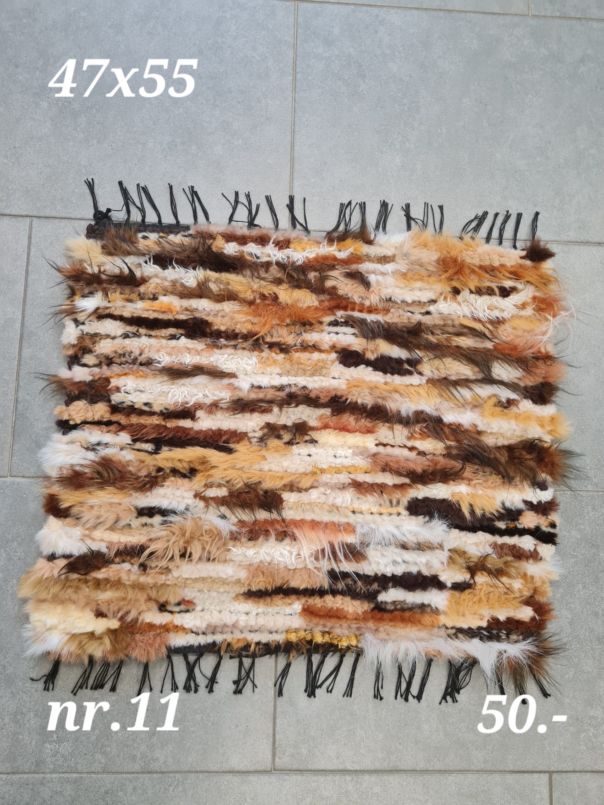 Istmik (pruun-valge-beež, 47 x 55 cm, nr 11)