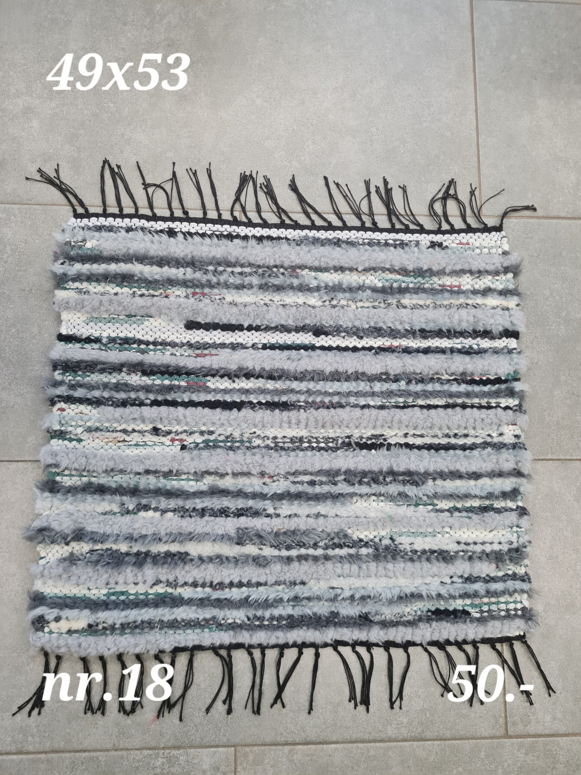 Istmik (hall-must, 49 x 53 cm, nr 18)