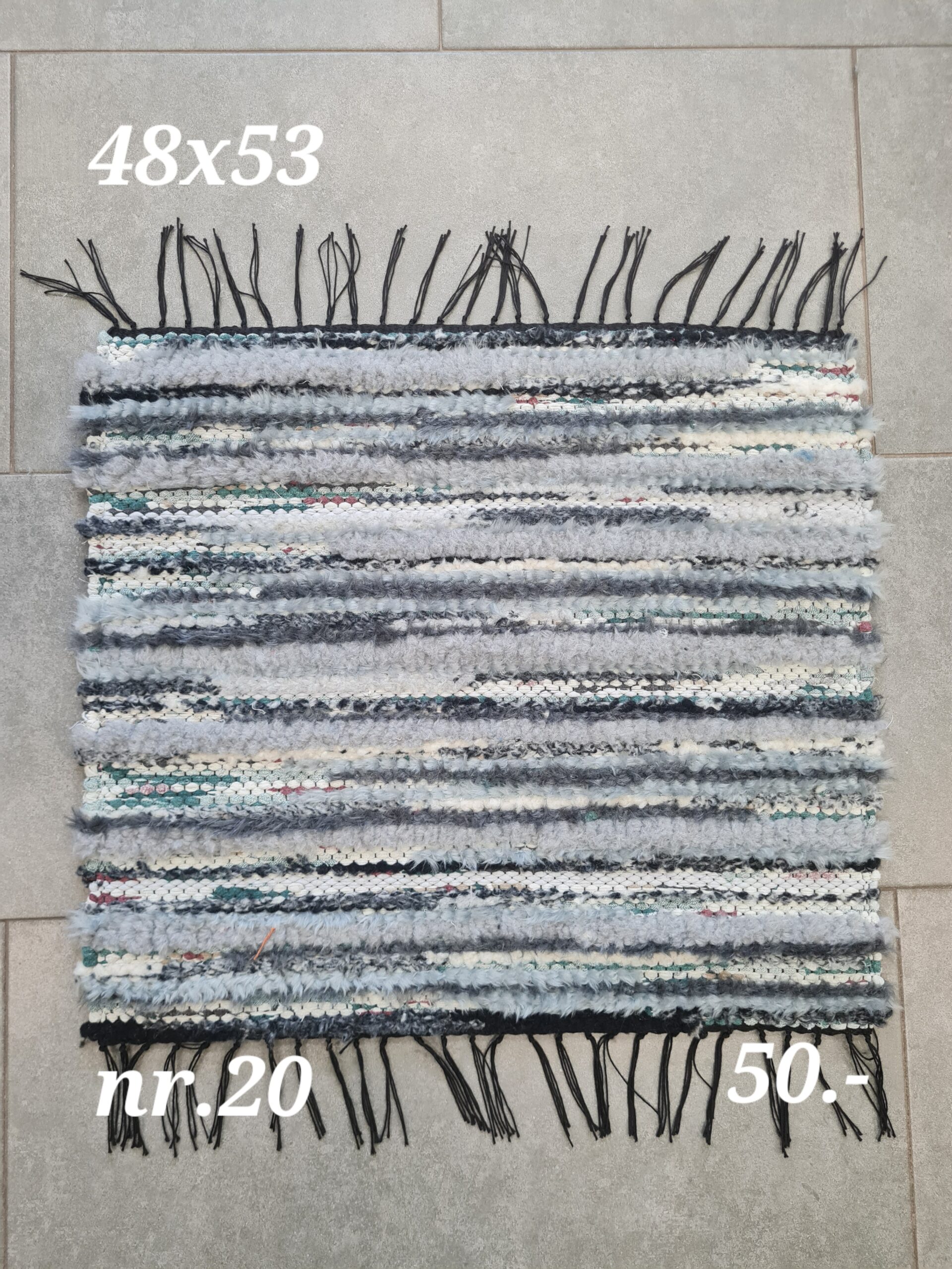 Istmik (hall-must, 48 x 53 cm, nr 20)