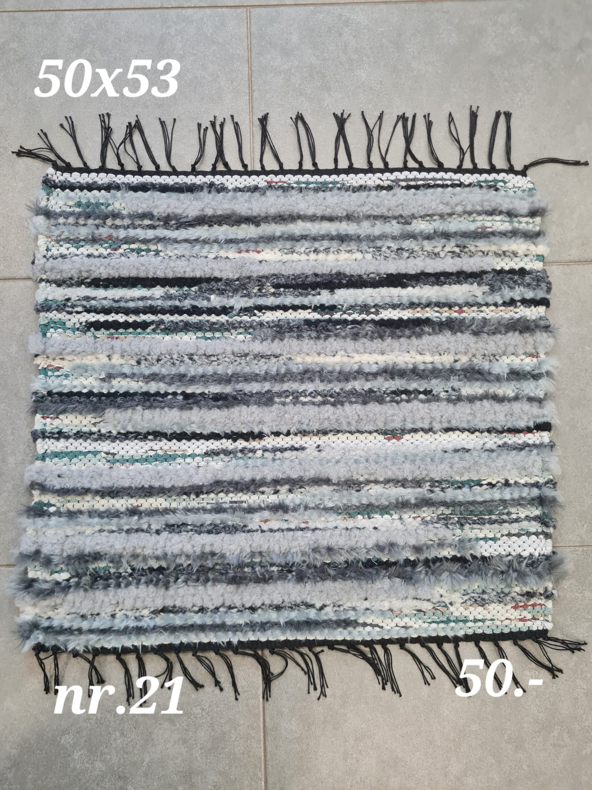 Istmik (hall-must, 50 x 53 cm, nr 21)