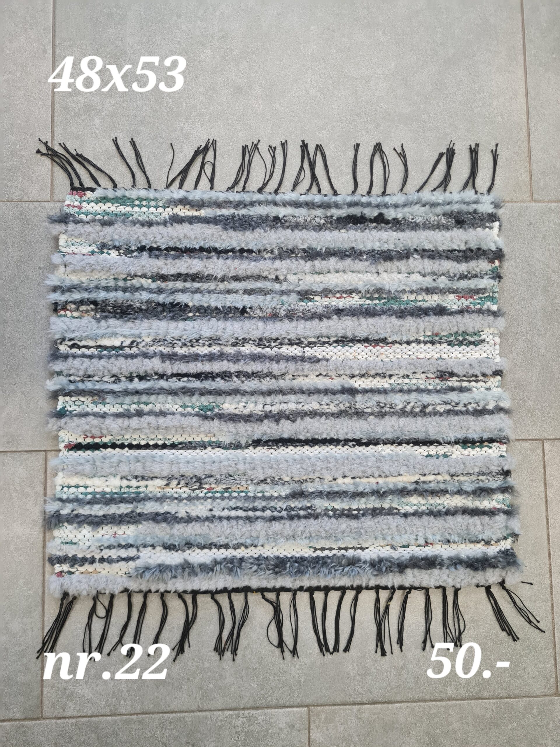 Istmik (hall-must, 48 x 53 cm, nr 22)