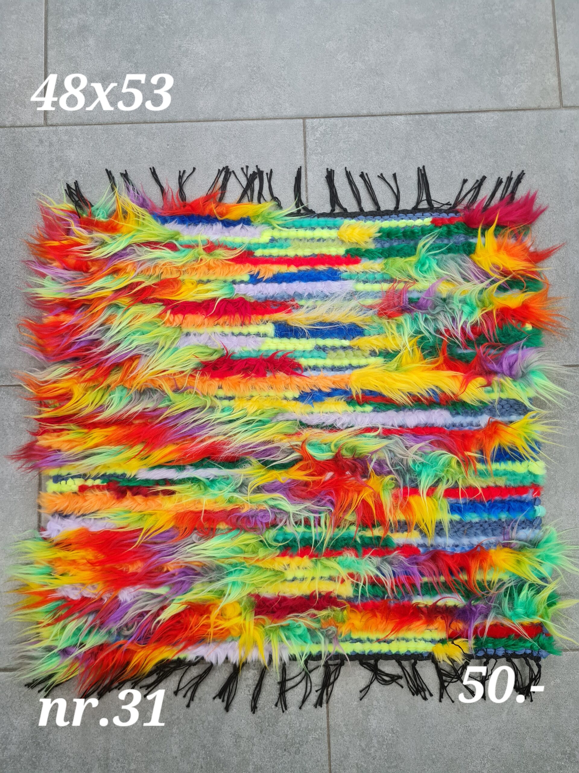 Istmik (kirju, 48 x 53 cm, nr 31)
