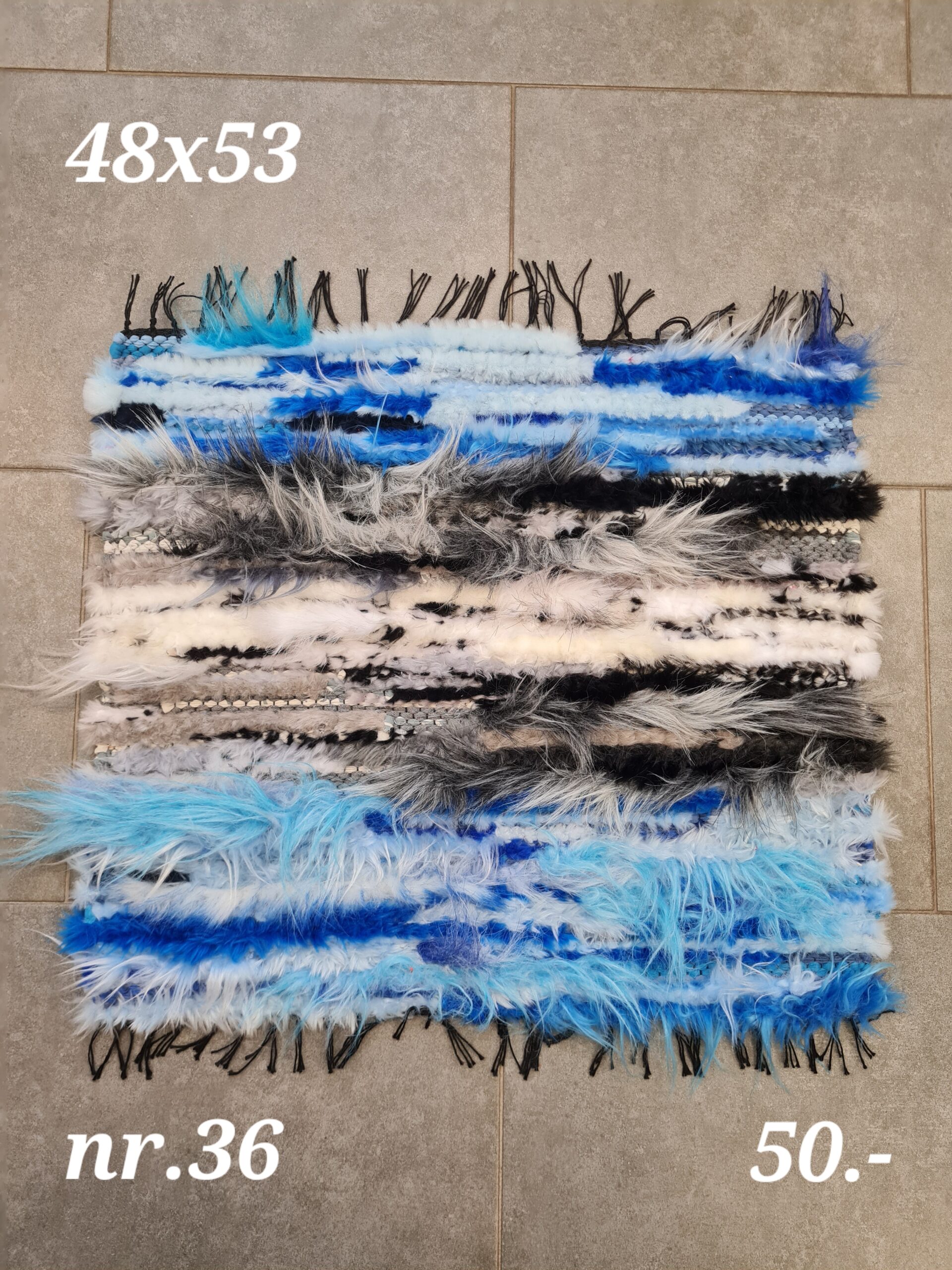 Istmik (sinine-valge-must, 48 x 53 cm, nr 36)